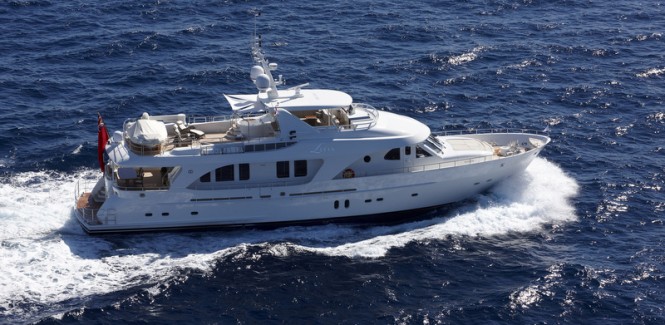 Superyacht Livia - upview Superyacht Livia - upview