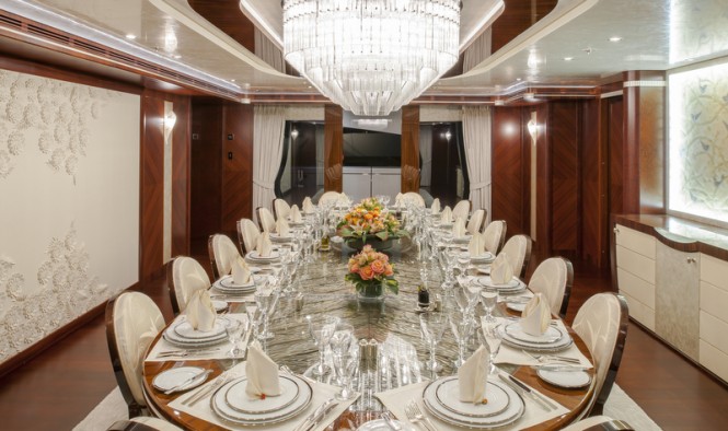 Superyacht Quattroelle - Dining Photo by Klaus Jordan Superyacht Quattroelle - Dining Photo by Klaus Jordan