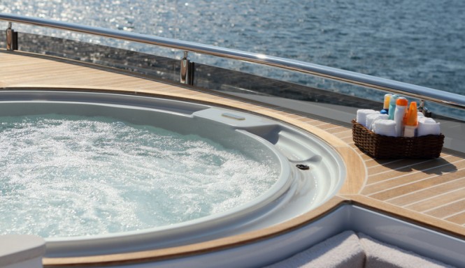 Superyacht Quaranta - Spa Pool