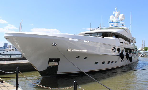 Arrival of Christensen charter yacht REMEMBER WHEN at Dennis Conner’s North Cove