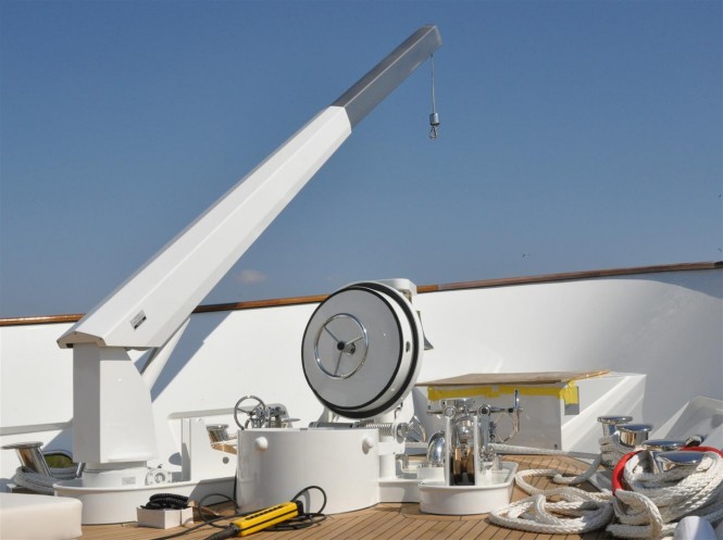 FEEBE Deck Crane onboard superyacht Heliad II FEEBE Deck Crane onboard superyacht Heliad II