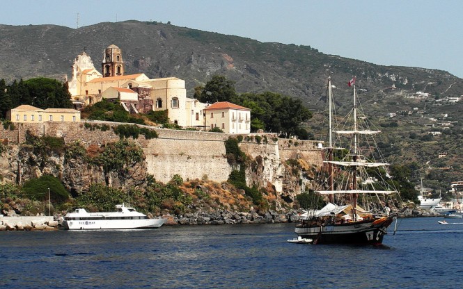 Lipari - Photo by Raffaele Tolomeo Lipari - Photo by Raffaele Tolomeo