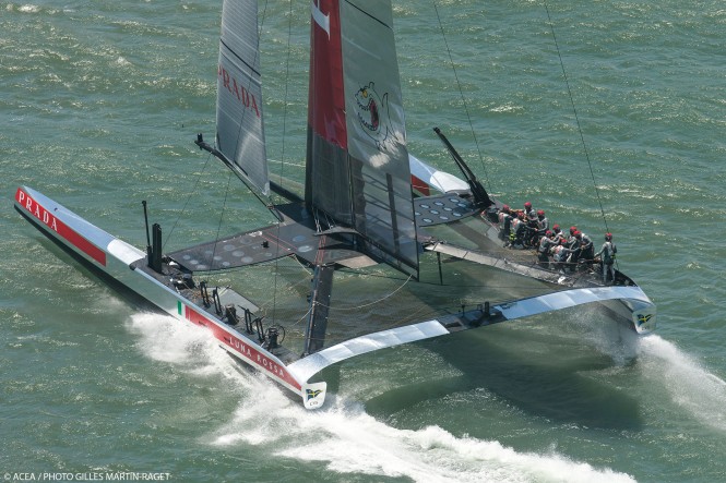 One point for Luna Rossa Challenge at Louis Vuitton Cup