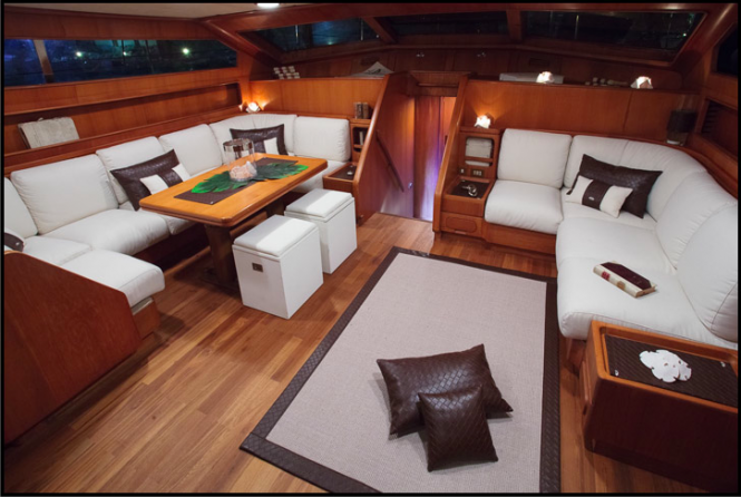 MY LOTTY yacht - Dinette MY LOTTY yacht - Dinette
