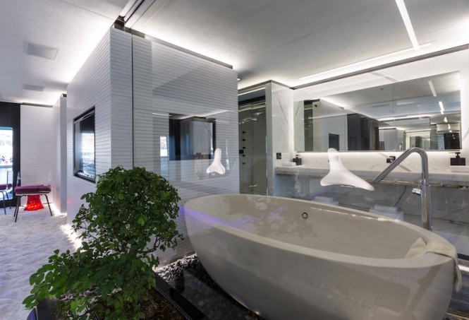 Ocean Paradise superyacht - bath Ocean Paradise superyacht - bath