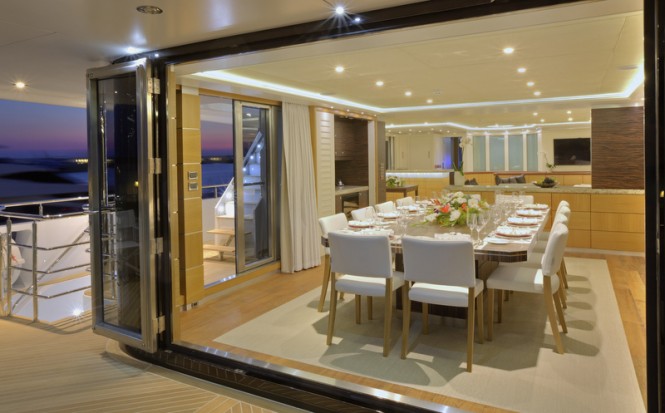 Saloon deck dining - Curvelle quaranta catamaran Saloon deck dining - Curvelle quaranta catamaran