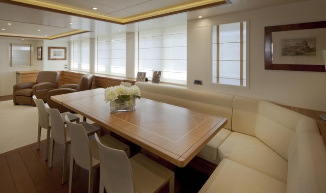 Darwin Class 96 Yacht Stella di Mare - Dining
