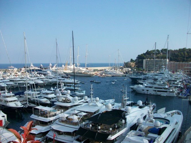 Sea trials aboard Riviera 24M Yacht YAMILOU IV equipped with Seakeeper 21000 gyro at MYS 2013