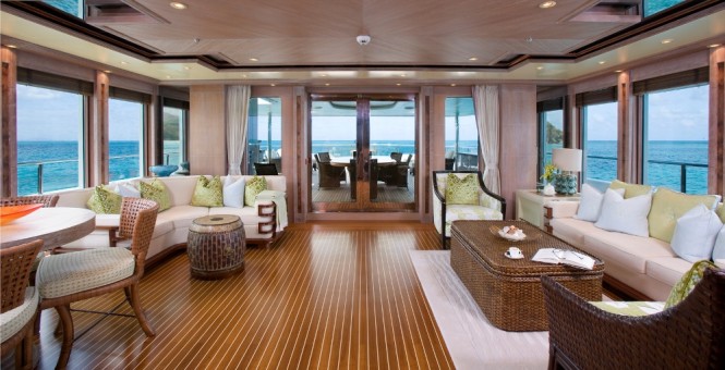Luxury motor yacht PERLE BLEUE Skylounge. Luxury motor yacht PERLE BLEUE Skylounge.