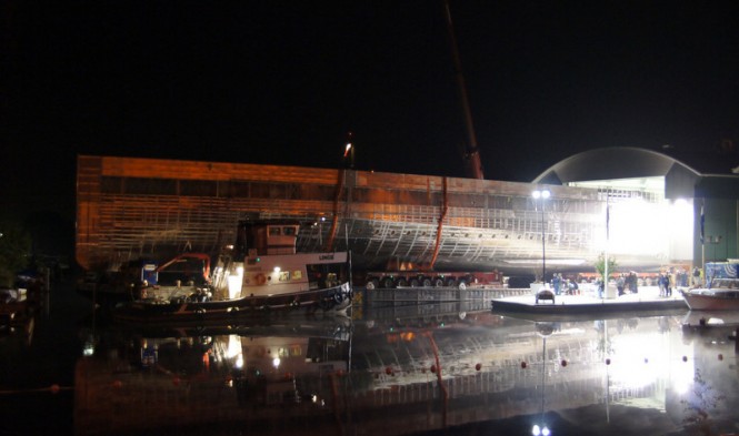 The night transport of the 78m VENUS Yacht Hull The night transport of the 78m VENUS Yacht Hull