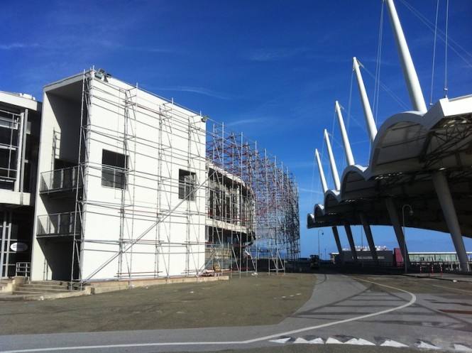New architectural feature at the 2013 Genoa Boat Show: Red Wall