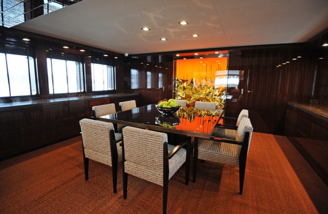 A2 Yacht - Dining