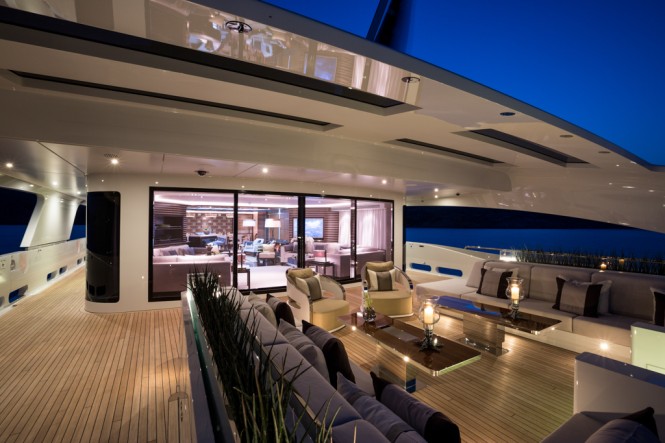 Galactica Star yacht by night - Photo Jeff Brown Galactica Star yacht by night - Photo Jeff Brown