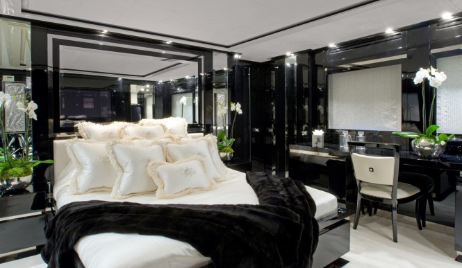 Luxury motor yacht SEALYON - Owner suite Luxury motor yacht SEALYON - Owner suite