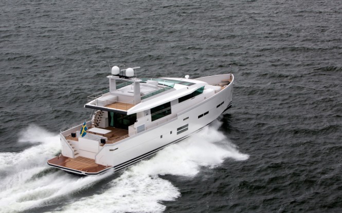 Motor yacht 88 IPS by Delta Powerboats - aft view Motor yacht 88 IPS by Delta Powerboats - aft view