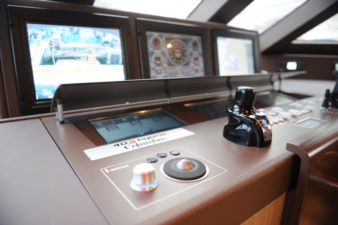 Motor yacht Columbus Sport Hybrid 40M - Dashboard Motor yacht Columbus Sport Hybrid 40M - Dashboard