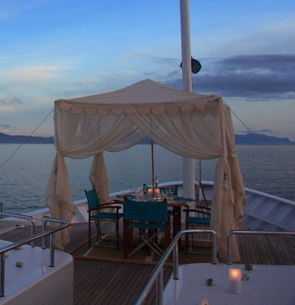 Sunset deck dining - photo credit APS Indonesia Sunset deck dining - photo credit APS Indonesia