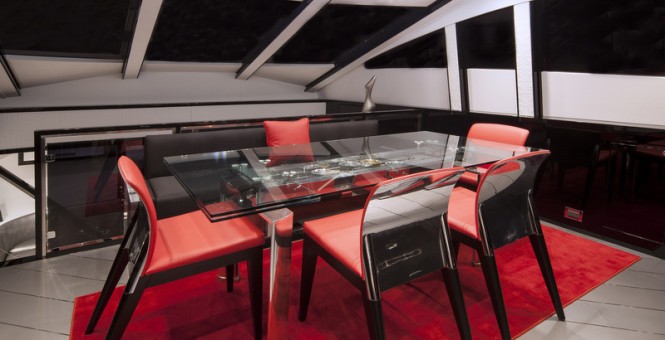 Superyacht LSX95 - Dining Superyacht LSX95 - Dining