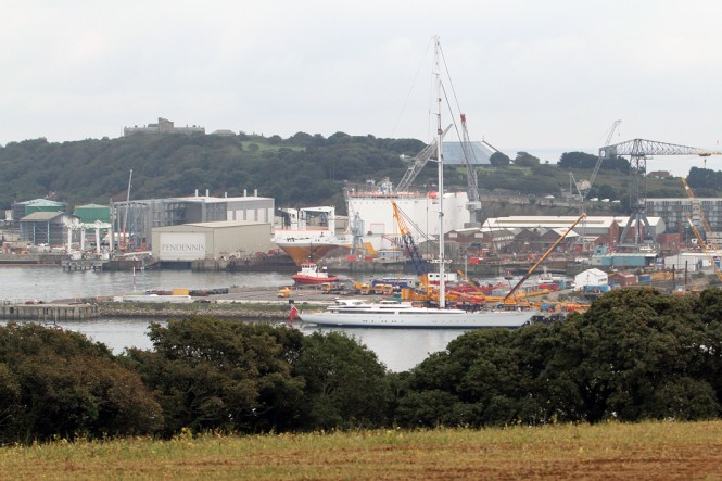 Sailing yacht M5’s 89m mast re-stepped at Pendennis by Marine Results