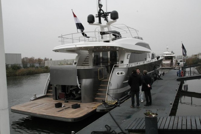 Continental III 26.00 RPH Yacht - aft view Continental III 26.00 RPH Yacht - aft view
