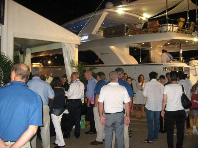 Luxury motor yacht Mr. Loui by Hatteras Luxury motor yacht Mr. Loui by Hatteras