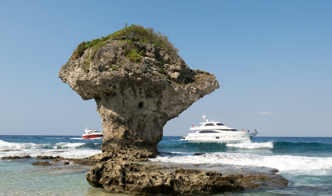 Luxury yachts by Horizon in Liuqui Island