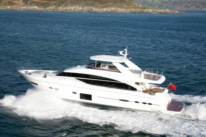 Princess 88 Yacht at full speed Princess 88 Yacht at full speed