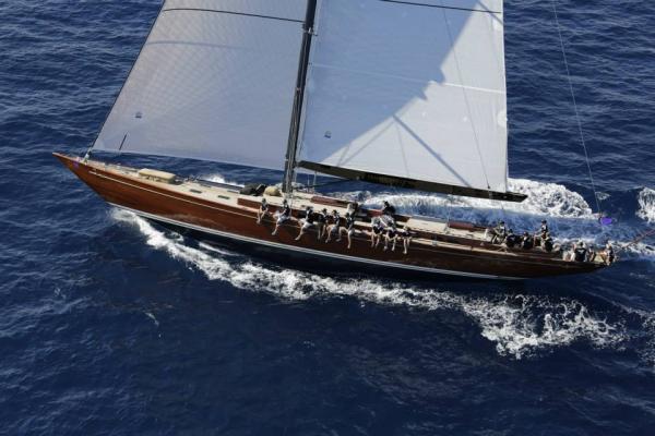 Sailing yacht TEMPUS FUGIT featuring full Doyle Stratis inventory