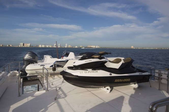 Superyacht Ti Punch - Water toys