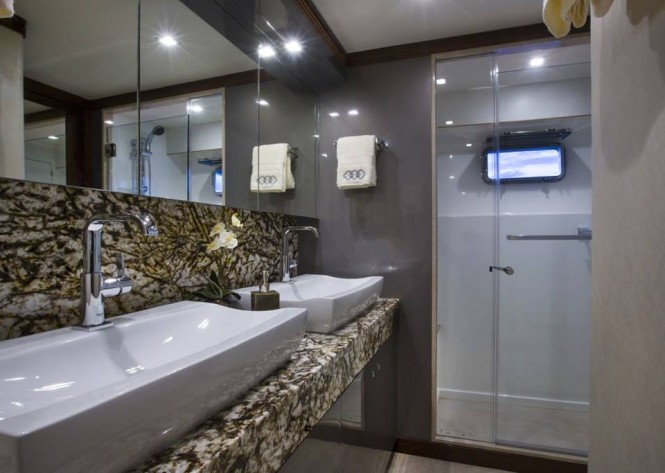 Ti Punch Yacht - Bathroom