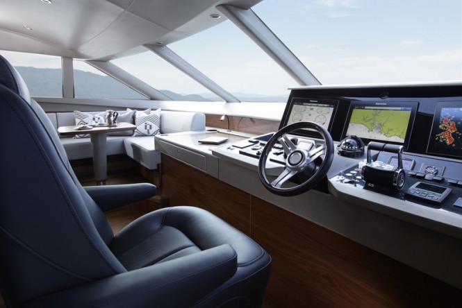 Princess 88 Yacht - Helm