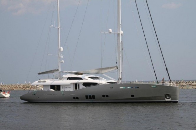 Luxury yacht Lunar Luxury yacht Lunar