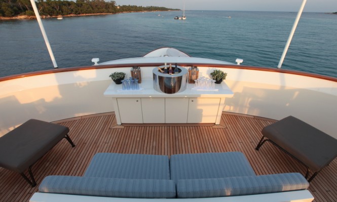 Heliad II Yacht - Panorama seating on the main deck Heliad II Yacht - Panorama seating on the main deck