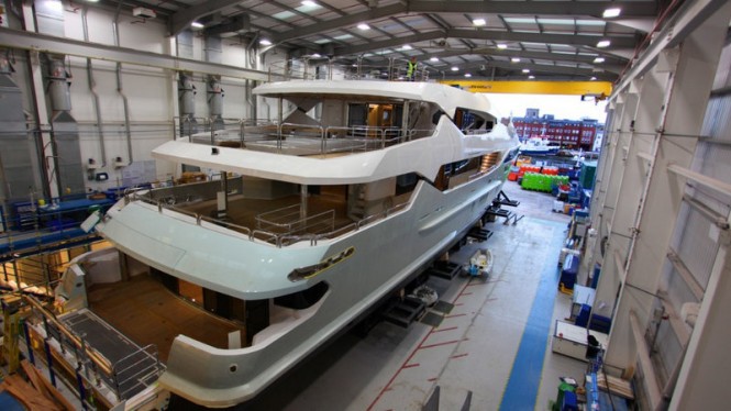 Sunseeker 155 Yacht - aft view Sunseeker 155 Yacht - aft view
