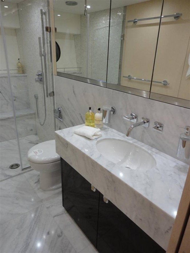 Sunseeker 75 Yacht - Bathroom Sunseeker 75 Yacht - Bathroom