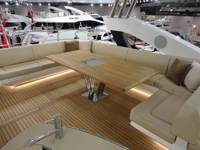 Sunseeker 75 Yacht - Exterior Sunseeker 75 Yacht - Exterior