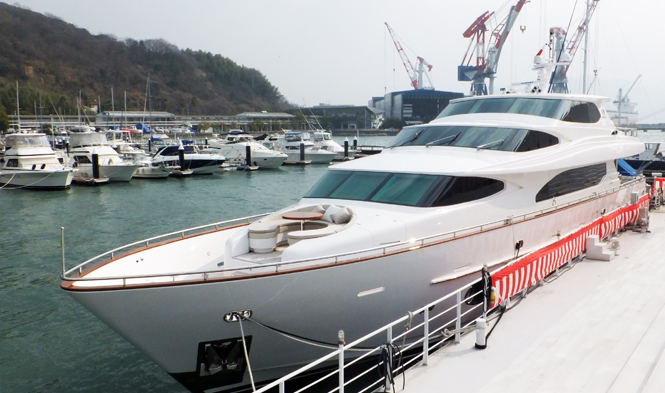 Christening of Horizon RP105 motor yacht AGORA in Japan