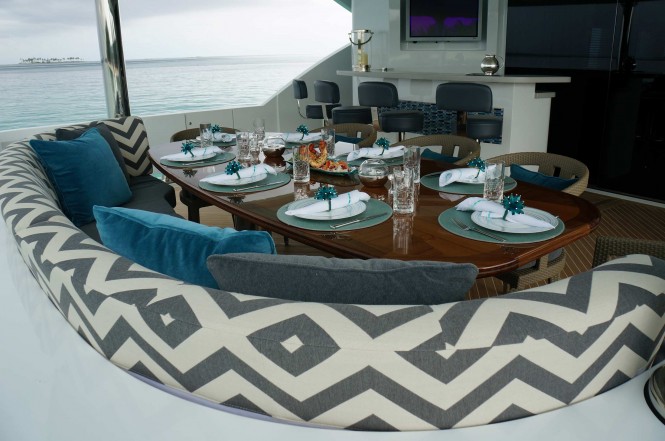 Finish Line Yacht - Exterior