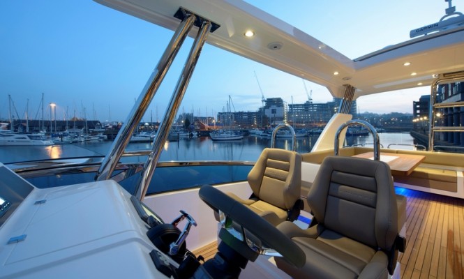 Squadron 78 HARD-TOP Yacht - Exterior Squadron 78 HARD-TOP Yacht - Exterior