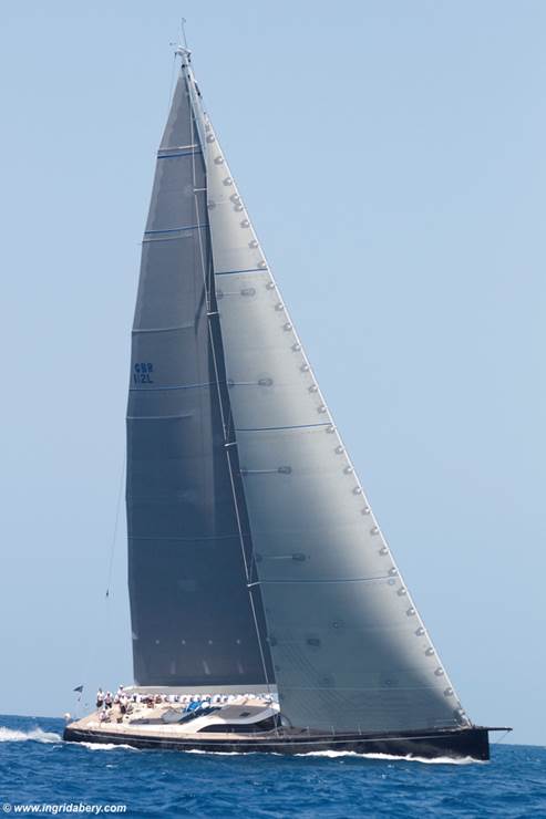 Superyacht Nilaya under sail