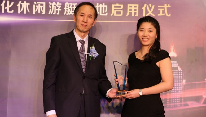 Sunseeker celebrating award win of Wanda Group Chairman