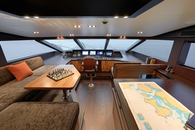 Horizon RP110 Yacht Carnival Liberty 3 - Wheelhouse