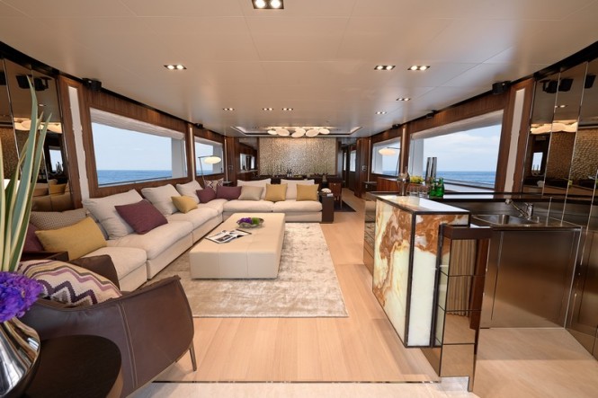 Horizon RP110 superyacht Carnival Liberty 3 - Saloon