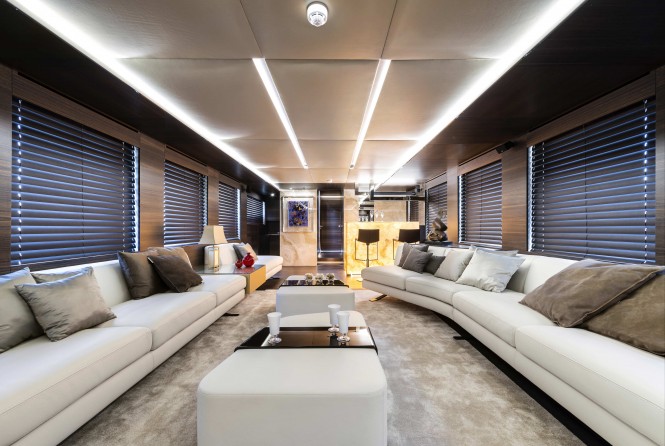 Superyacht Zahraa - main saloon Superyacht Zahraa - main saloon