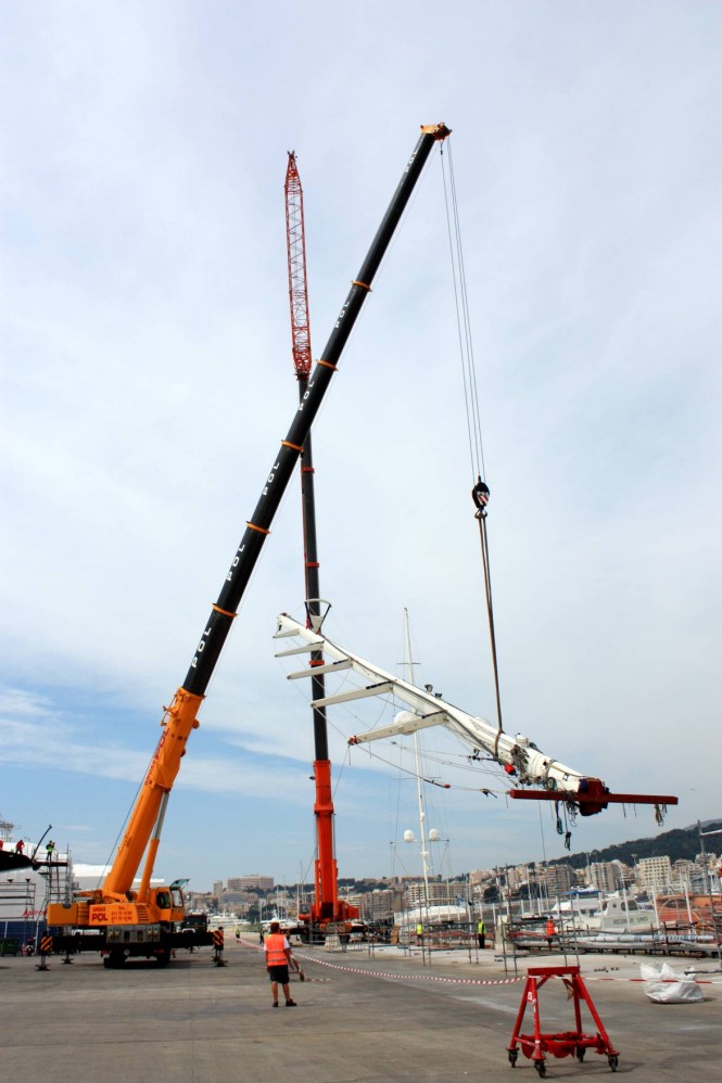 Unstepping of 56m Perini Navi Yacht ASAHI’s mast at STP