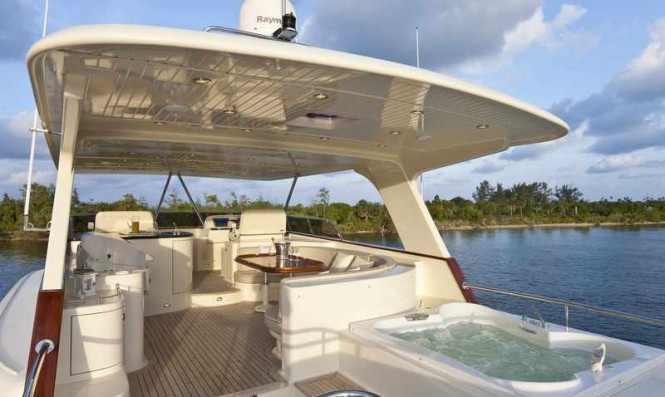 Aboard motor yacht 97 Cruiser Aboard motor yacht 97 Cruiser