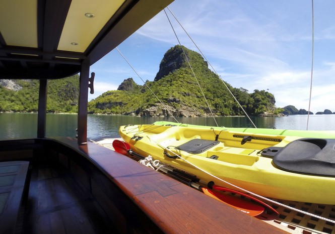 Dunia Baru Yacht - Kayaking Dunia Baru Yacht - Kayaking