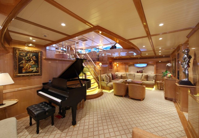 Superyacht Marie - Main saloon Superyacht Marie - Main saloon