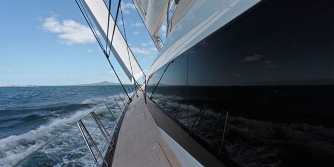 Superyacht glass - side view
