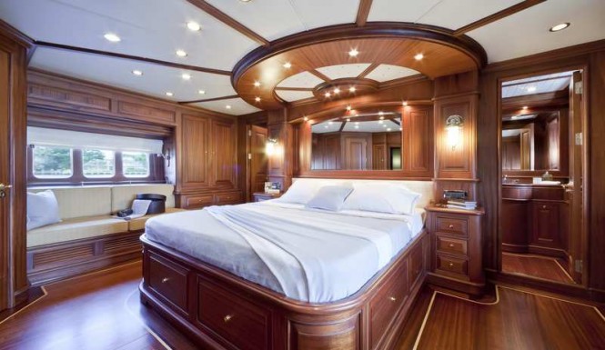 V97 Cruiser Yacht - Cabin V97 Cruiser Yacht - Cabin
